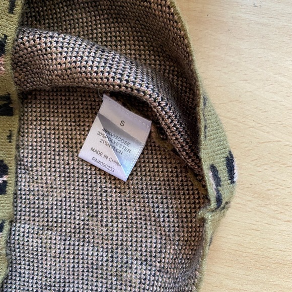 Kendall & Kylie Cute print crop top Size- Small - Picture 4 of 4